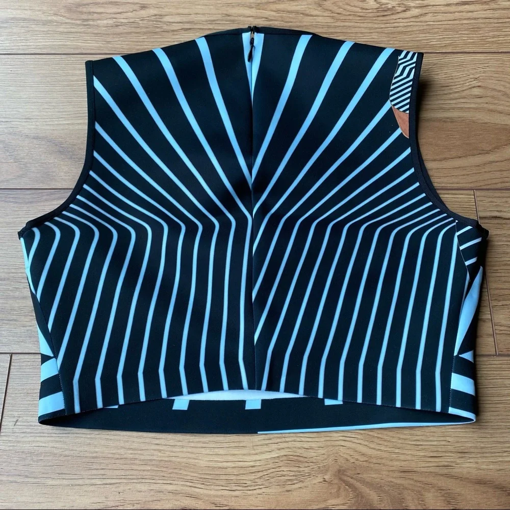 Geometric pattern crop top - Picture 3 of 16
